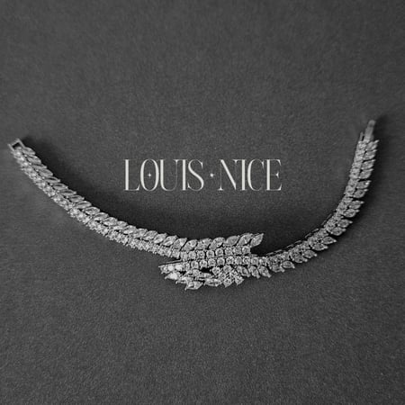 طقم زركون فضي بدقة الألماس