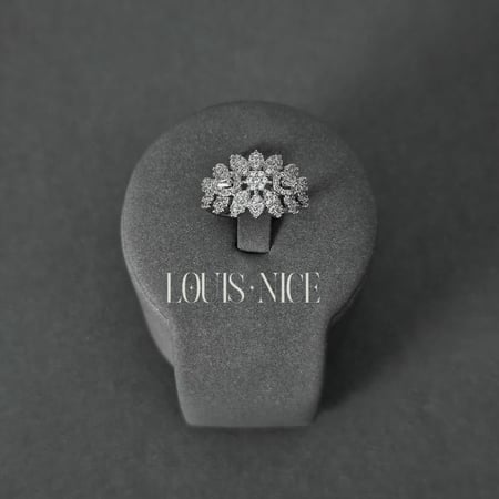 طقم زركون فضي بدقة الألماس