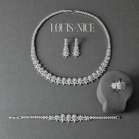 طقم زركون فضي بدقة الألماس