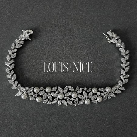 طقم زركون فضي بدقة الالماس