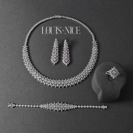 طقم زركون بدقة الألماس