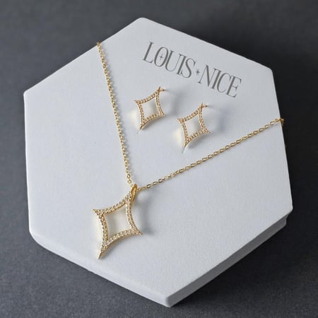 سلسال زركون ذهبي مع الحلق