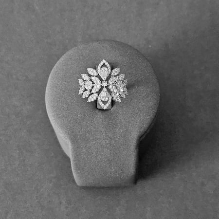 طقم زركون فضي بدقة الألماس