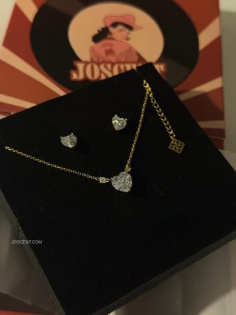 طقم قلادة وأقراط القلب ذهبي