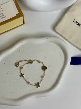 إسوارة لويس فيتون