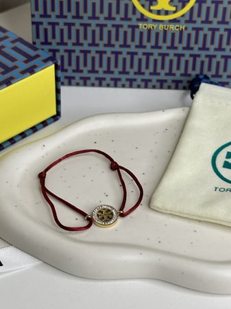 إسوارة TORY BURCH معدن ذهبي خيط