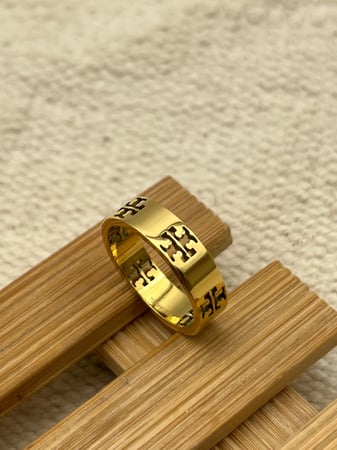 خاتم توري بورش