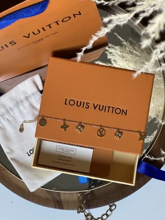 إسوارة LOUIS VUITTON معدن ذهبي