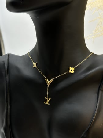 سلسال لويس فيتون