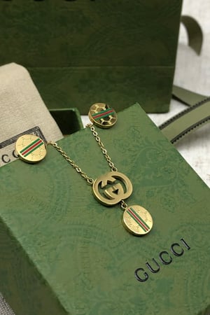 سلسال مع حلق قوتشي -ذهبي