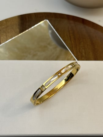 اسوارة كارتييه الصدفي