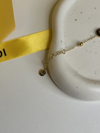 اسوارة فندي Fendi