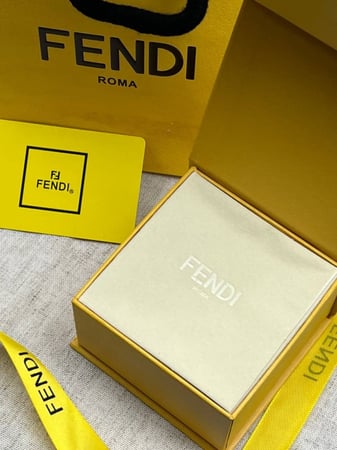 ملحقات فندي سلسال أو اسوارة