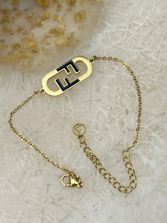 اسوارة فندي Fendi