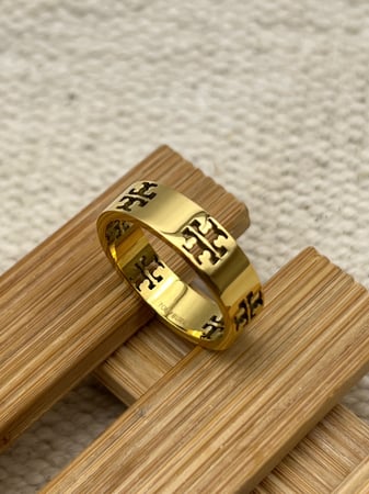 خاتم توري بورش