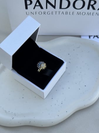 خاتم باندورا الشمس والقمر