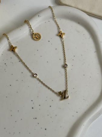 سلسال لويس فيتون