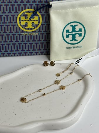 سلسال TORY BURCH معدن ذهبي