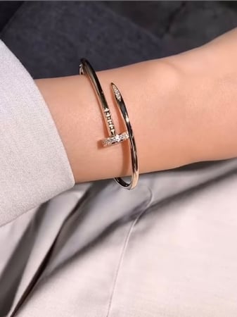 اسوارة كارتير المسمار ذهبي