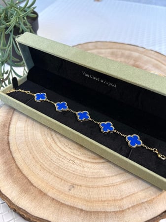 اسوارة فان كليف ذهبي بدون ملحقات