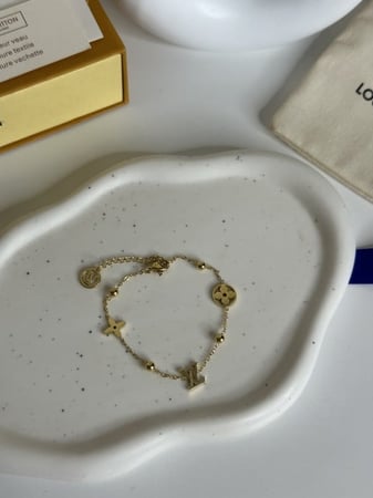 إسوارة لويس فيتون