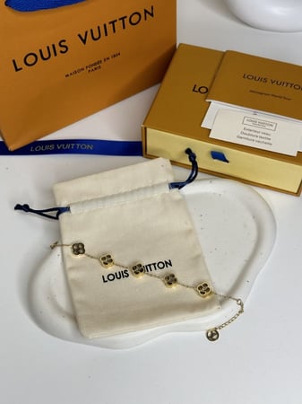 إسوارة لويس فيتون