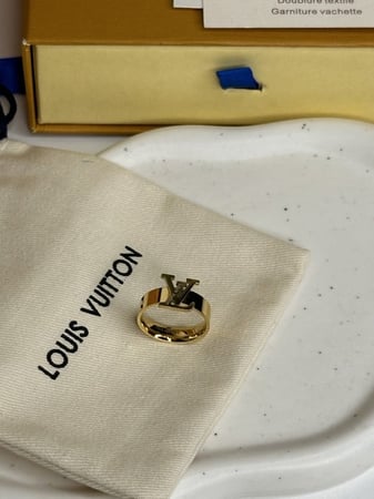 خاتم لويس فيتون
