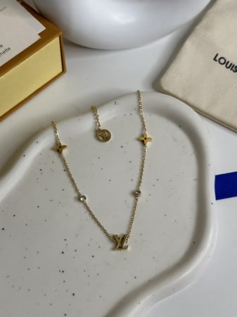 سلسال لويس فيتون