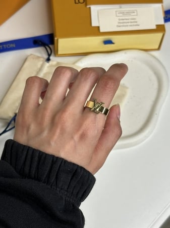 خاتم لويس فيتون