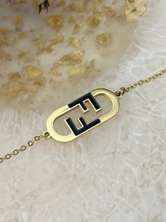 اسوارة فندي Fendi