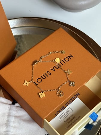 إسوارة LOUIS VUITTON معدن ذهبي