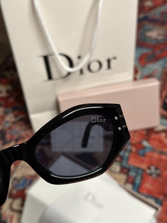 نظارة كريستين ديور الأكثر مبيعاً