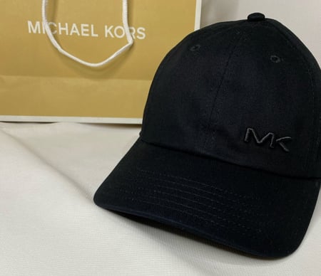 كاب من مايكل كورس