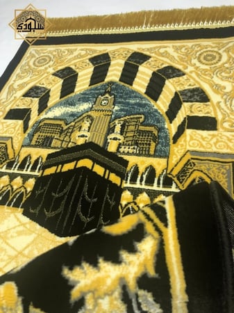 سجادة صلاة طبية مستوحاة من الكعبة الشريفة