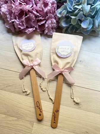 عيدية ملعقة خشبية مع حفر الاسم