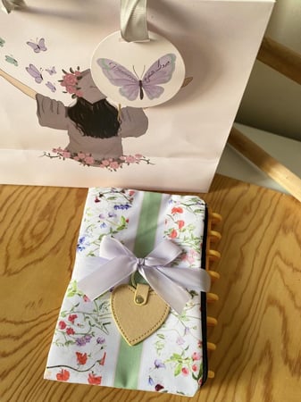 هدية خريجة ( تصميم ٢ )