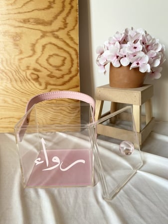 صندوق اكريليك مع مسكة جلد