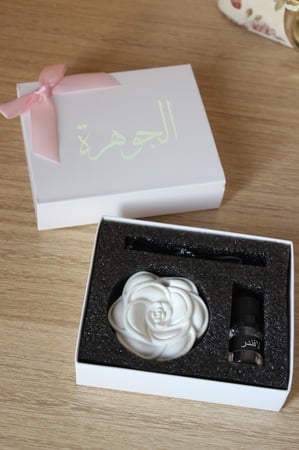 توزيعات صندوق تعليقه حجر + زيت عطري