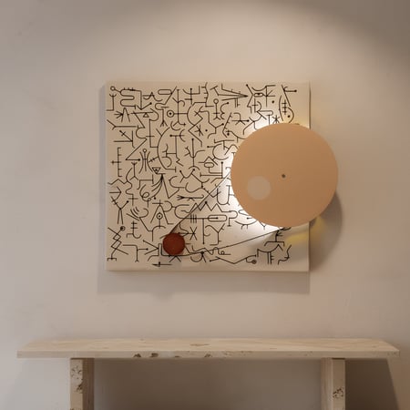 لوحة حائط مع إنارة