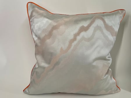 وسادة من مجموعة أصيل