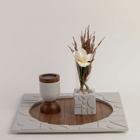 صينية خشب بأشكال هندسية رمادي وبني