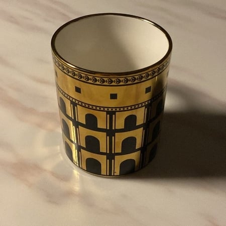 كوب بطابع معماري