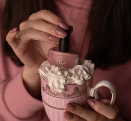 مناكير نوره بو عوض blush