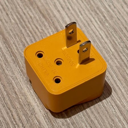 محول قابس أمريكي متعدد الأغراض