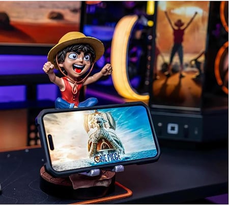 حامل الهاتف و وحدة التحكم ONEPIECE LUFFY من شركة CABLE GUYS