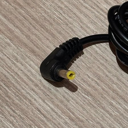 مزود الطاقة 9 فولت 2 أمبير من شركة SAGEMCOM