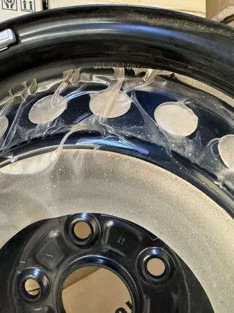 جنوط كامري سوح مقاس 16 موديل 2025