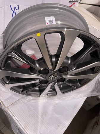 جنوط يارس اصلي مقاس 14 مكحل رمادي موديل 2020