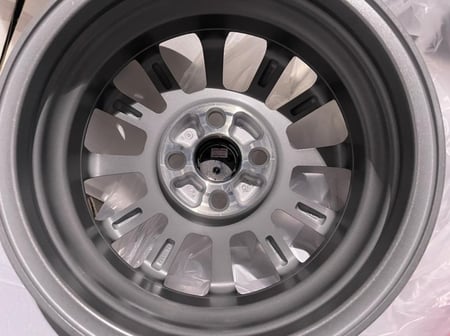 جنوط يارس اصلي مقاس 14 مكحل رمادي موديل 2020