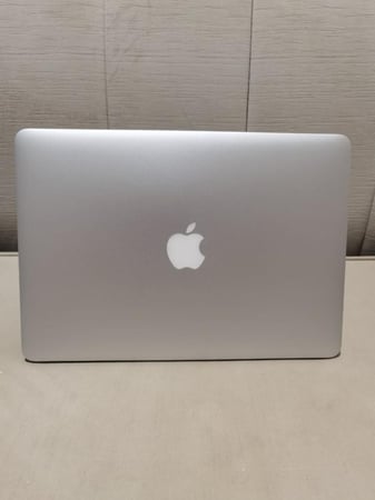 ماك بوك إير مستعمل – نظيف جداً | شاشة 13 إنش | نظام macOS | خفيف وسريع